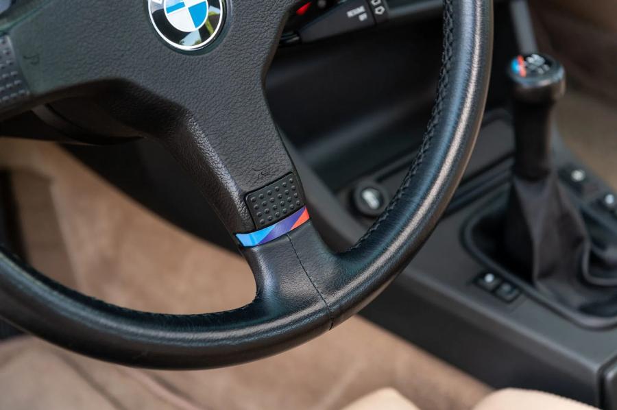 Детали интерьера BMW M3 Coupe (E30) 1988 года  (NA) (фото 120 из 231)